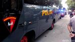 Rombongan Bus Pengangkut Tahanan Terorisme Masuk Nusakambangan