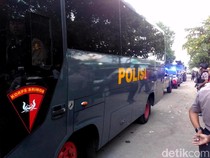Sewa Bus Polisi buat Wisata, Pengamat: Duitnya Masuk Kas Negara Nggak?