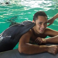 Bagi yang akrab dengan dunia selebriti sudah tidak asing dengan sosok pria tampan ini. Dia adalah Pandji Trihatmodjo yang pernah berpacaran dengan aktris Laudya Cynthia Bella. Kini Pandji disebut-sebut telah menikahi kekasih bulenya, Varsha Strauss. Foto: Dok. Instagram