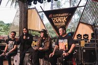 Nonton Konser Sambil Sharing Bareng Idola di Rock Adventure 2018