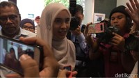 Isu soal rencana pernikahan Sultan Muhammad V dengan putri Anwar, Nurul Izzah, semakin santer setelah Anwar bersama istrinya dan Nurul Izzah menghadiri audiensi dengan ibunda Sultan Muhammad V, Tengku Anis Tengku Abdul Hamid, pada 24 Mei di Istana Mahkota, Kubang Kerian, Kelantan. Pesan viral yang beredar secara online menyebut audiensi itu membahas rencana pernikahan Nurul Izzah dengan Sultan Muhammad V. Foto: Haris Fadhil/detikcom