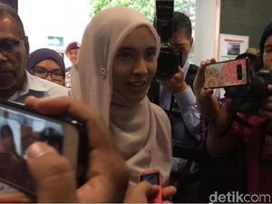 Nurul Izzah Jenguk Anwar Ibrahim yang Masih Jadi Tahanan