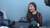 Rahma Azhari dengan image seksinya yang tak pernah luntur menghadiri talkshow di Trans TV. Foto: Noel/detikhot