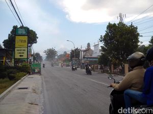 Erupsi Freatik Gunung Merapi Picu Hujan Abu, Ini Dampaknya Bagi Paru-paru
