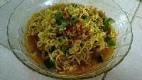 Solusi biar kenyang nih. Masak mie goreng dikasih kuah biar banyak. Biasanya yang begini anak kost. Bener nggak? Foto: Istimewa