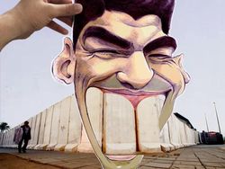 Kreatif! Perpaduan Benda Nyata dengan Lukisan