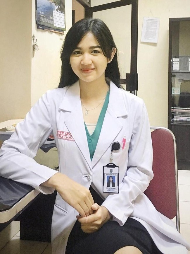 Calon dokter cantik ini memiliki banyak penggemar di akun Instagramnya. Hal itu dibuktikan dengan lebih dari 73,5 ribu follower di Instagramnya. Foto: instagram/lilyestelita