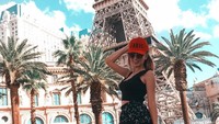 Begini gaya Beniada saat jalan-jalan ke Las Vegas di AS. Santai tapi tetap modis! (Instagram/@iambeniada)