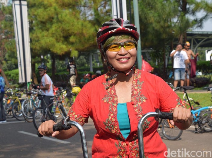 Ngantor Bersepeda Saat Tak Sedang Buru-buru