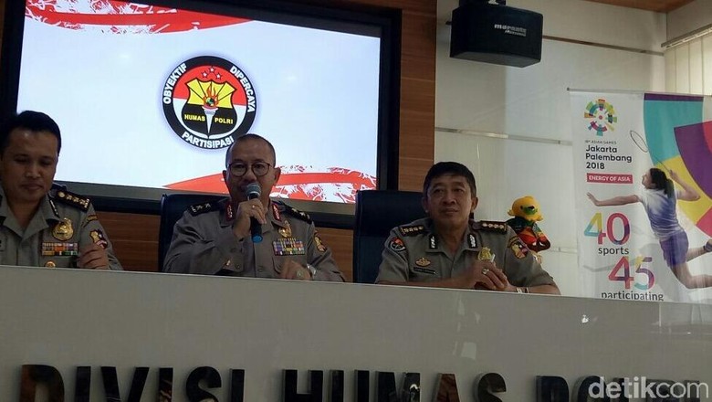 Siaga 1 di Aksi 115, Polisi Pakai Seragam Lengan Panjang Siaga 1 di Aksi 115, Polisi Pakai Seragam Lengan Panjang