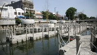 Terkait revitalisasi, pengelola kawasan Kota Tua Jakarta berharap Kali Besar itu bisa menjadi secantik Sungai Cheonggyecheon, Korea Selatan. Sungai di tengah Kota Seoul, Korea Selatan, itu dikenal juga sebagai kawasan wisata.