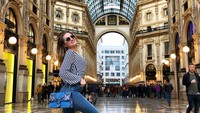 Beniada berprofesi sebagai model, aktris dan perancang busana. Dia hidup di kota mode, Milan. Gayanya modis dan glamor. (Instagram/@iambeniada)