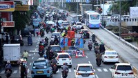 Galian itu berada di tengah Jalan Gajah Mada yang mengarah ke Glodok, Jakarta Barat, Jumat (10/5/2018).