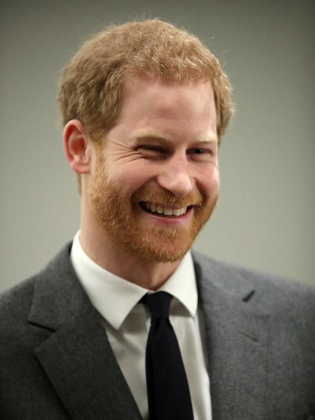 Pangern Harry diam-diam punya akun Facebook. Nama Facebook-nya disamarkan menjadi Spike Wells. Facebooknya itu kini sudah tidak aktif setelah foto bugilnya tersebar di media sosialnya.  Foto: Getty Images