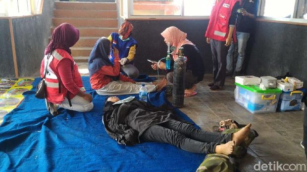 Puluhan Pendaki Berhasil Dievakuasi dari Merapi Pasca Letusan