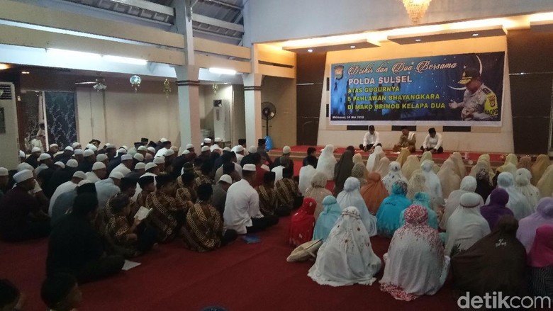 Polda Sulsel Doakan 5 Polisi Korban Tewas Rusuh Mako Brimob Polda Sulsel Doakan 5 Polisi Korban Tewas Rusuh Mako Brimob