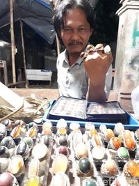 Thanos Bikin Pedagang Batu Akik Yang Nelangsa Kini Agak Riang Lagi Thanos Bikin Pedagang Batu Akik Yang Nelangsa Kini Agak Riang Lagi