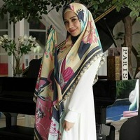 Meski belum mantap berhijab, Nagita Slavina hampir tak pernah memakai busana seksi di kesehariannya. Setiap Nagita posting foto berhijab banyak netizen yang mendoakan dirinya istiqomah berhijab. (Foto: Istimewa)