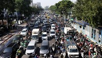 Lalu lintas di Jalan Medan Merdeka Timur macet, Jumat (11/5/2018). Foto: Rifkianto Nugroho/detikcom
