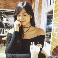 Dirinya juga sukses melenggang di ajang Internasional Miss Supranational 2014 dengan menyabet penghargaan Best National Costume. Foto: instagram/lilyestelita