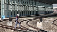 Selain itu Menhub menambahkan bahwa Depo Kereta Api Cipinang ditargetkan selesai Oktober 2018.