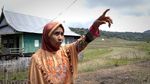 Nenek Daeng Kini Ambil Air Hanya Lima Langkah dari Rumah