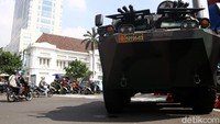 Panser juga disiagakan di kawasan Harmoni.