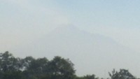 Tampak Gunung Merapi tidak terlihat jelas lagi karena tertutup abu (Foto: dok Istimewa)
