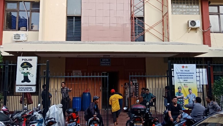 Besuk Tahanan Sambil Bawa Sabu di Deodoran, PNS Ditangkap Polisi Besuk Tahanan Sambil Bawa Sabu di Deodoran, PNS Ditangkap Polisi