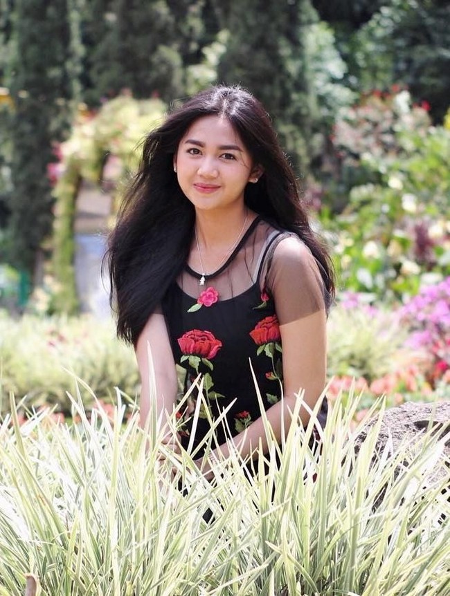 Selain punya wajah rupawan Estelita Liana juga memiliki bakat di bidang tari tradisional. Foto: instagram/lilyestelita