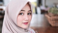 Adem banget lihat Nanda mengenakan hijab. Foto: Dok. Instagram/nandaarsynt