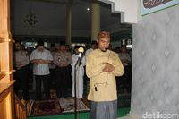 Polisi Salat Gaib untuk 5 Rekannya Korban Rusuh Mako Brimob