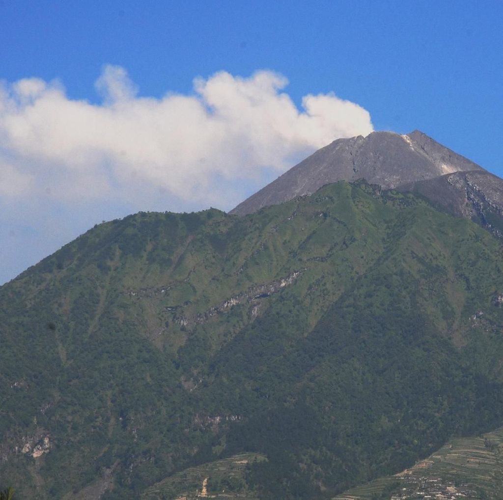 Merapi Erupsi Susulan Selama 3 Menit Merapi Erupsi Susulan Selama 3 Menit