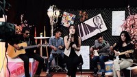 Sama dengan Rizal Armada, Monica juga seorang penyanyi. Foto: Dok. Instagram/monicaimas