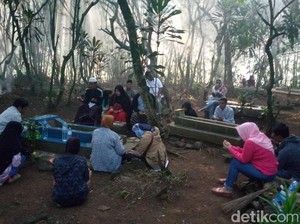 Jelang Ramadan, Pemakaman di Kabupaten Bandung Dipenuhi Peziarah