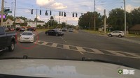 Sebuah mobil sedan berwarna putih tiba-tiba menepi di satu jalan di Florida. (Foto: Dok. Kepolisian Marion County)