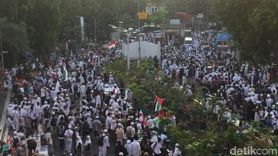 Foto: Massa Aksi Bela Palestina Long March ke Monas