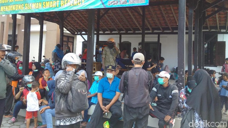 Merapi Meletus, Wisatawan di Kaliurang Sleman Dievakuasi Merapi Meletus, Wisatawan di Kaliurang Sleman Dievakuasi