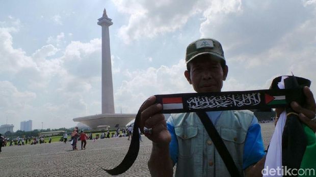 Mendulang Rupiah dari Bisnis Dadakan Jual 'Pita Demo'