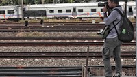 Paket A antara Manggarai sampai dengan Jatinegara sebesar 53 persen.