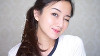 Meski di umur yang cukup muda, Nanda sudah mempunyai bisnis clothing-an lho. Foto: Dok. Instagram/nandaarsynt