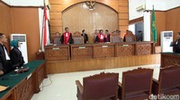 Jaksa Eri Ryanto mengatakan bahwa ketidakhadiran Aman Abdurrahman karena kendala teknis, tanpa menjabarkan detail kendala teknis apa yang dimaksud.