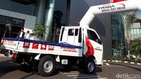 Yaitu mesin legendaris Isuzu 4JA1-L berkapasitas 2,500 cc Diesel Direct Injection. Sudah power steering dan didukung oleh sistem transmisi 5 percepatan. Isuzu Traga diklaim sangat perkasa di kondisi jalanan yang rata maupun menanjak. Foto: M luthfi Andika
