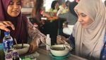Begini Gaya Santai Nurul Izzah, Putri Sulung Anwar Ibrahim Saat Kulineran