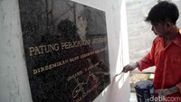 Patung Perjuangan Jatinegara diprakarsai oleh Gubernur DKI Jakarta zaman Ali Sadikin dan diresmikan pada 7 Juni 1982 oleh Gubernur KDKI Tjokropranolo.