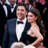 Di tengah isu kesenjangan upah yang masih hangat, Penelope sempat mendapat pertanyaan di Cannes soal bayaran yang didapatnya bersama suami untuk film Everybody Knows. Jawabannya, ia mendapat gaji yang setara dengan Javier. (Foto: Getty Images)