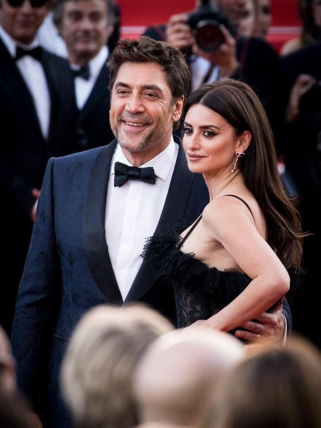 Di tengah isu kesenjangan upah yang masih hangat, Penelope sempat mendapat pertanyaan di Cannes soal bayaran yang didapatnya bersama suami untuk film Everybody Knows. Jawabannya, ia mendapat gaji yang setara dengan Javier. (Foto: Getty Images)