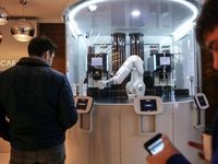 Canggih! Robot Barista Ini Bisa Racik 120 Cangkir Kopi Tiap Jam