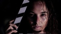 Pesona kecantikan Chelsea Islan diubah menjadi sosok yang lumayan seram. Dok. Instagram/timobro