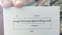 Kartu nama yang sangat irit tinta. Satu tulisan tapi bisa mewakili nama, akun Instagram, website, dan alamat email. Boredpanda/Istimewa.